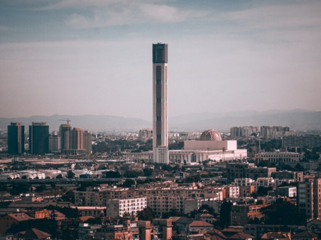 Photo gray high rise building